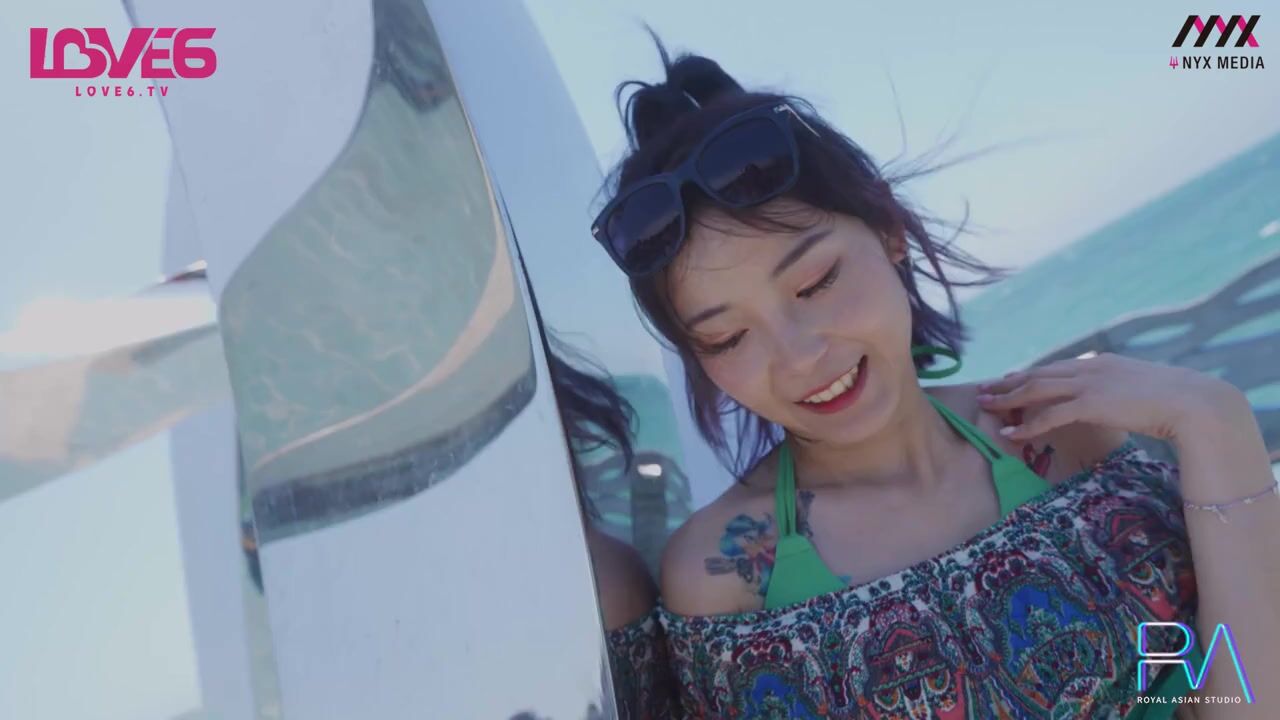 RAS325 – POV bikini girl meets on the beach, ambiguous and pure little horse